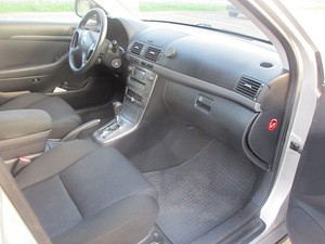 Toyota Avensis 2.4 / 2010. aasta auto müük (10 foto / 15)