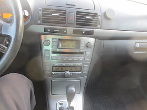 Toyota Avensis 2.4 / 2010. aasta auto müük (13 foto / 15)