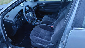 VW Passat 1.6 i 75 kw (8 foto / 9)