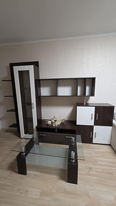 Секция, стол (1 фото из 2)