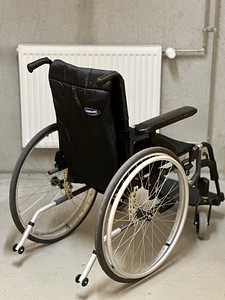 Инвалидная коляска Invacare (2 фото из 2)