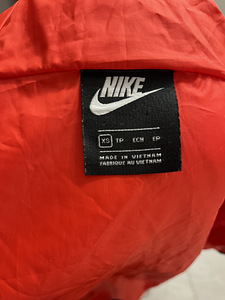Куртка Nike к/с (3 фото из 3)