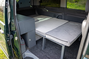 Mercedes Vito Viano Camper интерьер (9 фото из 10)