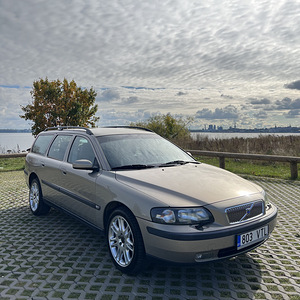 Volvo V70 2.5 154kW (1 foto / 9)