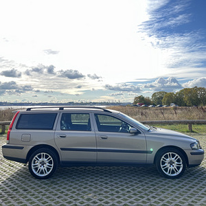 Volvo V70 2.5 154kW (2 foto / 9)