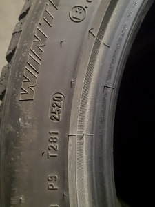 Pirelli SottoZero 3 •• 235/45/19 •• (3 foto / 5)