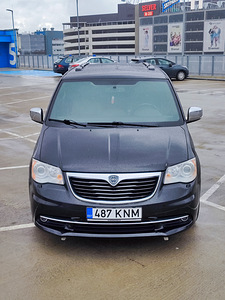 Lancia Voyager Stow & Go S Edition (1 фото из 10)