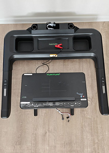 Jooksulint Tunturi Competence T40, must (7 foto / 10)