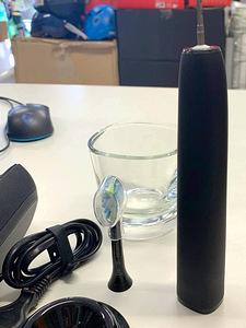 LOT! Elektriline hambahari Philips Sonicare DiamondClean9000 (3 foto / 7)