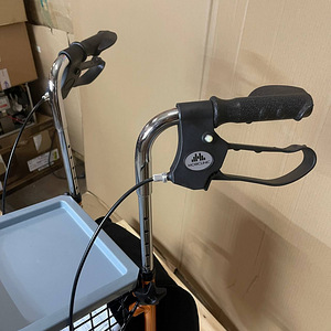 Mobiclinic, Caleta Rollator, трехколесная коляска (4 фото из 8)