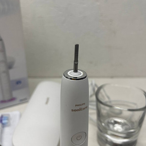 LOT! Philips Sonicare Diamond 9400 Elektriline hambahari (7 foto / 10)