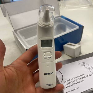 Ушной термометр OMRON Gentle Temp 520 (8 фото из 10)