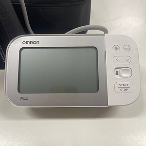 LOT! Omron X7 Smart õlavarre vererõhumõõtja (6 foto / 10)