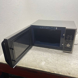 LOT! Samsung MG2BF303TCS Mikrolaineahi 28l (8 foto / 10)