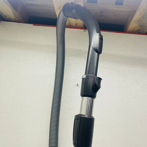 МНОГО! Безмешковый пылесос Miele Boost CX1 AirClean (4 фото из 10)