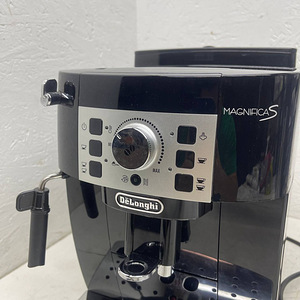 LOT! De'Longhi Perfetto Magnifica S ECAM22 kohvimasin 1450W (4 foto / 10)