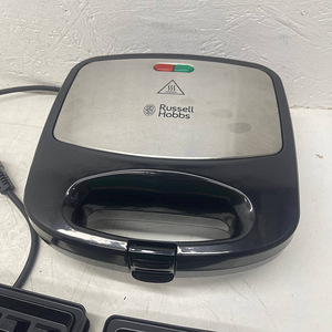 МНОГО! Сэндвичница Russell Hobbs 24540, 760 Вт (3 фото из 10)
