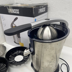 Соковыжималка Princess 201860 Master Juicer Pro 300Вт 0,5л (5 фото из 10)