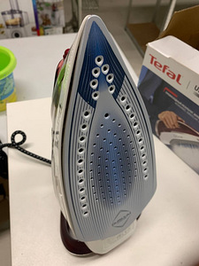 LOT! Triikraud Tefal Ultragliss Plus FV6810E0, valge/punane (3 foto / 5)