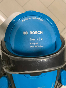 МНОГО! Пылесос Bosch Serie 2, 700 Вт, без мешка (2 фото из 10)