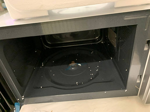 LOT! Mikrolaineahi grilliga H.koenig VIO9 25l 900W (3 foto / 10)