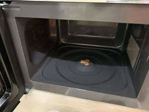 LOT! UUS Sharp R642BKW Mikrolaineahi 20 L, 800 W (4 foto / 10)