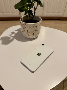 iPhone SE 2020, 64GB (2 foto / 5)
