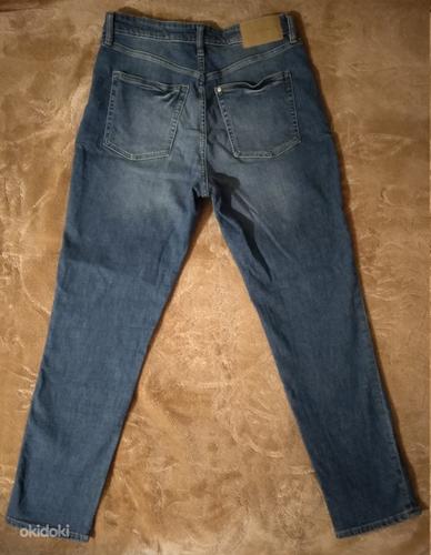 H&M синие джинсы mom-fit, размер 40 (фото #2)