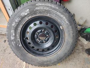 Rehvid ja veljed 215/70 R15