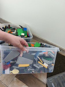 2 коробки Lego (3 фото из 3)