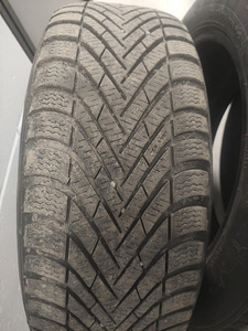 205/55/r16 Pirelli lamell talverehvid (2 foto / 4)