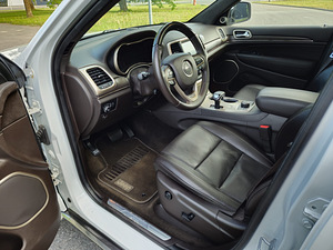 Jeep Grand Cherokee (7 foto / 9)