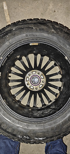 Зимние шины Goodyear 235/65 R17 на дисках (2 фото из 6)
