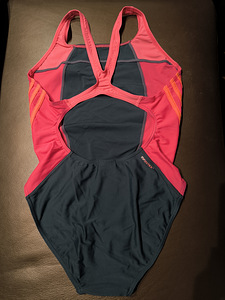 Nagu uus Adidas ujumistrikoo, s. S (2 foto / 3)