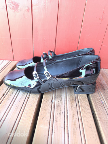 Nagu uued lakknahast kingad Clarks, s. 39,5
