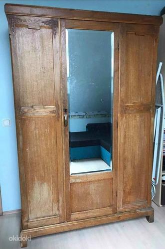 Старинный шкаф с зеркалом (фото #1)
