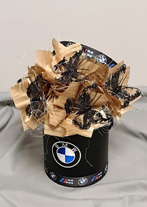 Kast kunstliblikatega Värvus: must BMW (2 foto / 4)
