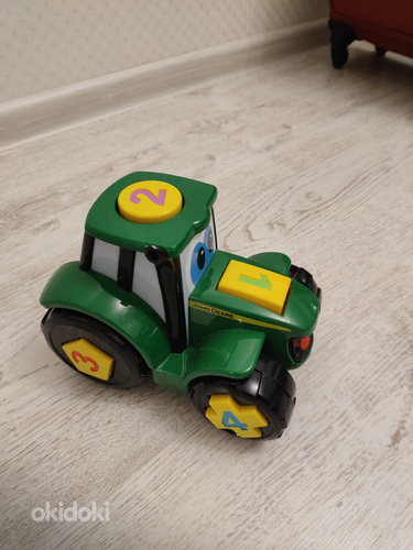 Traktor numbriga, figuuriga, ja värviga (foto #2)