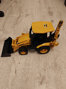Mängutraktor. Mänguasjad (1 foto / 2)