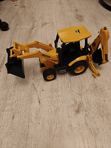 Mängutraktor. Mänguasjad (2 foto / 2)