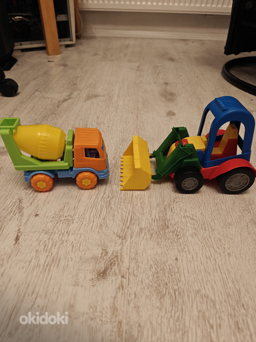 Traktor ja betoonisegisti. Mänguasjad