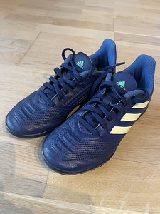 Adidas jalgpalli putsad s33 (2 foto / 3)