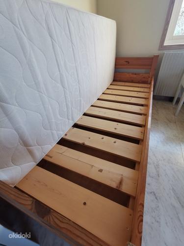 Кровать из массива дерева с матрасом (фото #3)