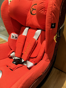 Бустерное кресло Cybex Sirona Z i-Size 45-105 см + Cybex isofix basic (5 фото из 9)