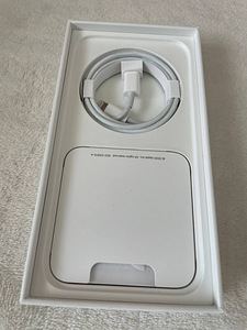 iPhone 12 (6 foto / 8)