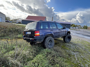 Jeep Grand Cherokee (2 foto / 12)