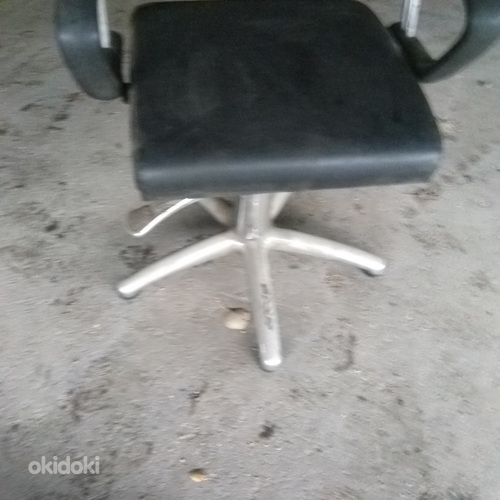 Парикмахерское кресло (фото #1)