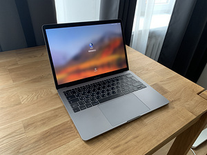 MacBook Pro (13-inch, 2017, Two Thunderbolt 3 ports) (10 foto / 10)