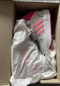 Uued Adidas vabaajajalatsid 26 (2 foto / 3)