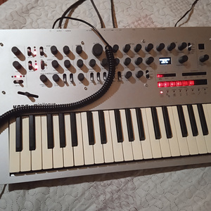 Korg Minilogue (3 foto / 3)
